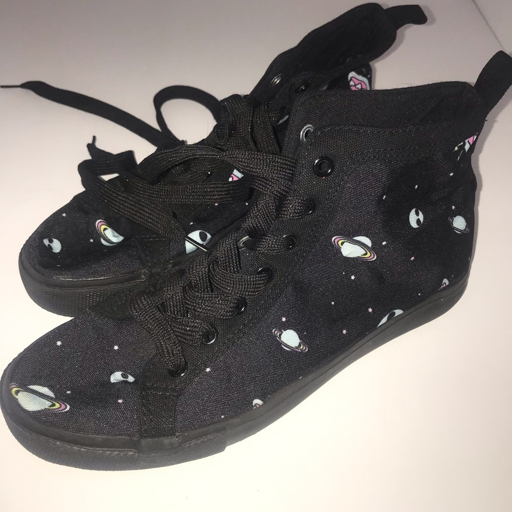 Alien high tops